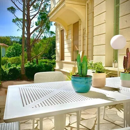 Superbe 3 Pieces - 30m De La - Terrasse - Clim - Parking アパート Saint-Raphaël